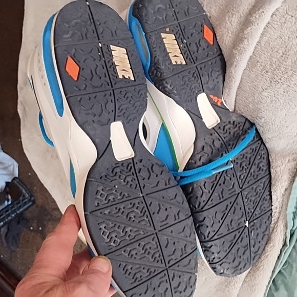 Nike's - Picture 4 of 4